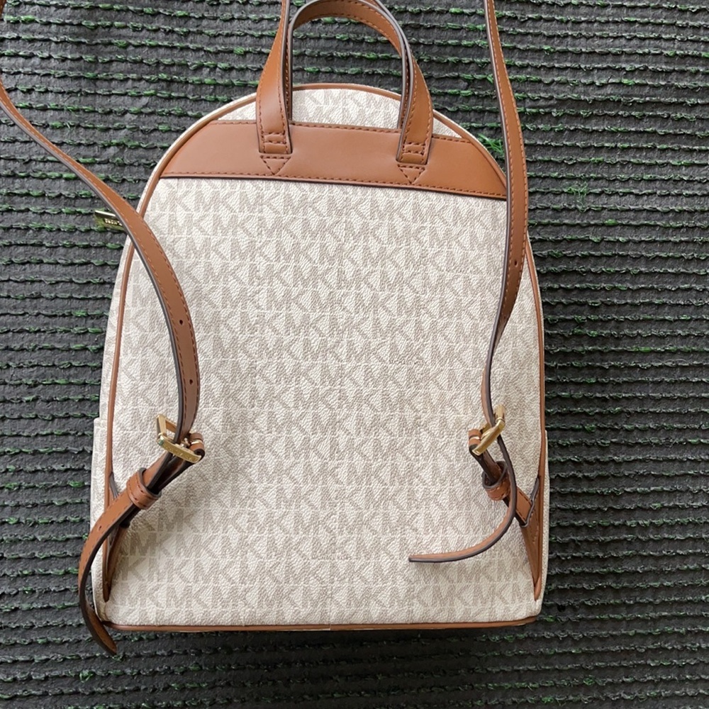 MICHAEL KORS Kenly Medium Backpack Signature Vanilla Bag - Picture 5 of 16